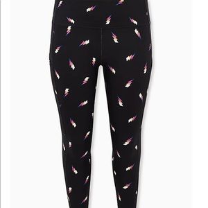 Black wicking active leggings with pockets!